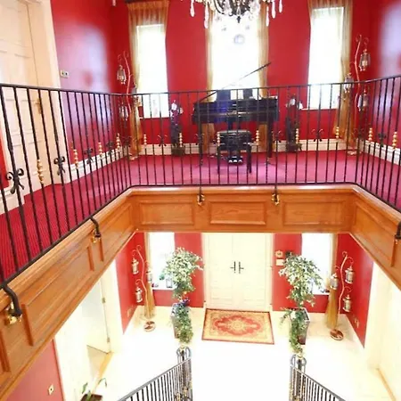 ホームステイ White House Manor ラウレア